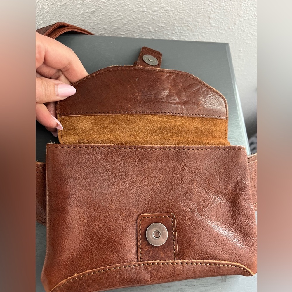 Spike & Sparrow Genuine Leather Brown Belt Bag - Picture 3 of 8